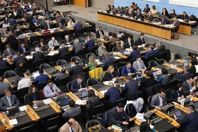 斯休克、邓丽君去世中国在破局中奔跑九游会j9agWTO成立那年：俄罗(图6)