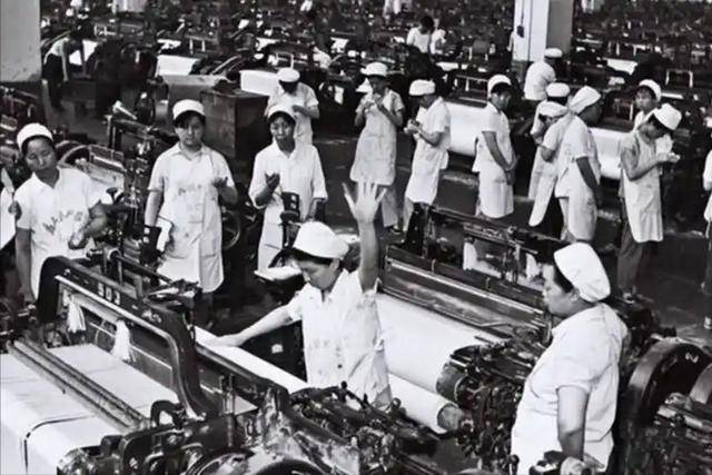 斯休克、邓丽君去世中国在破局中奔跑九游会j9agWTO成立那年：俄罗(图7)